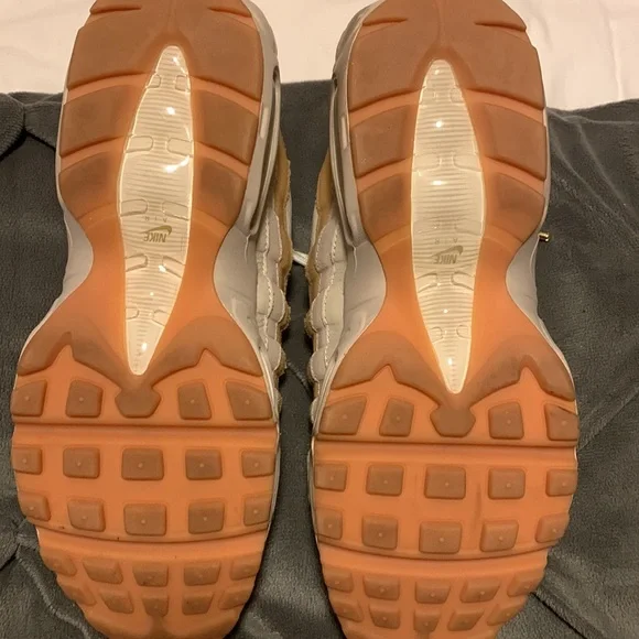 ✨**LAST CHANCE** Women’s Desert Sand/Gold Nike Air Max 95 size 8.5 ✨ - Picture 9 of 9